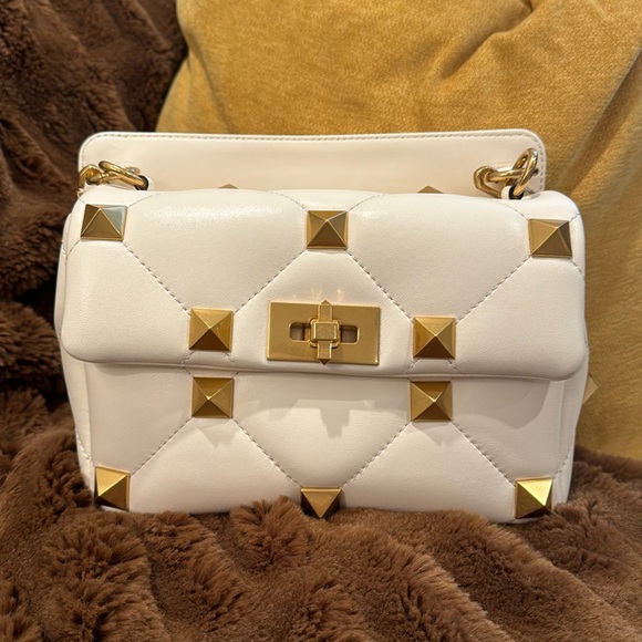 Valentino Garavani Handbags - Valentino Roman Stud shoulder Handbag